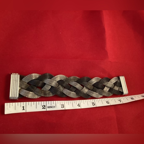 Mesh tricolor metallic bracelet with magnetic closure - Picture 4 of 5